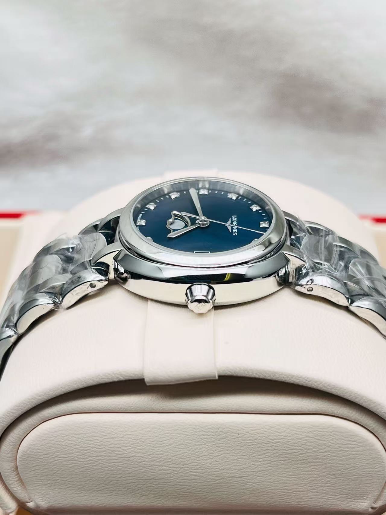 Longines L8.115.4.98.6 detail 2