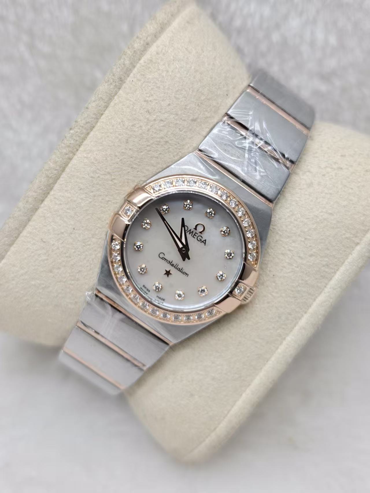 Omega 123.25.24.60.55.005 detail 2