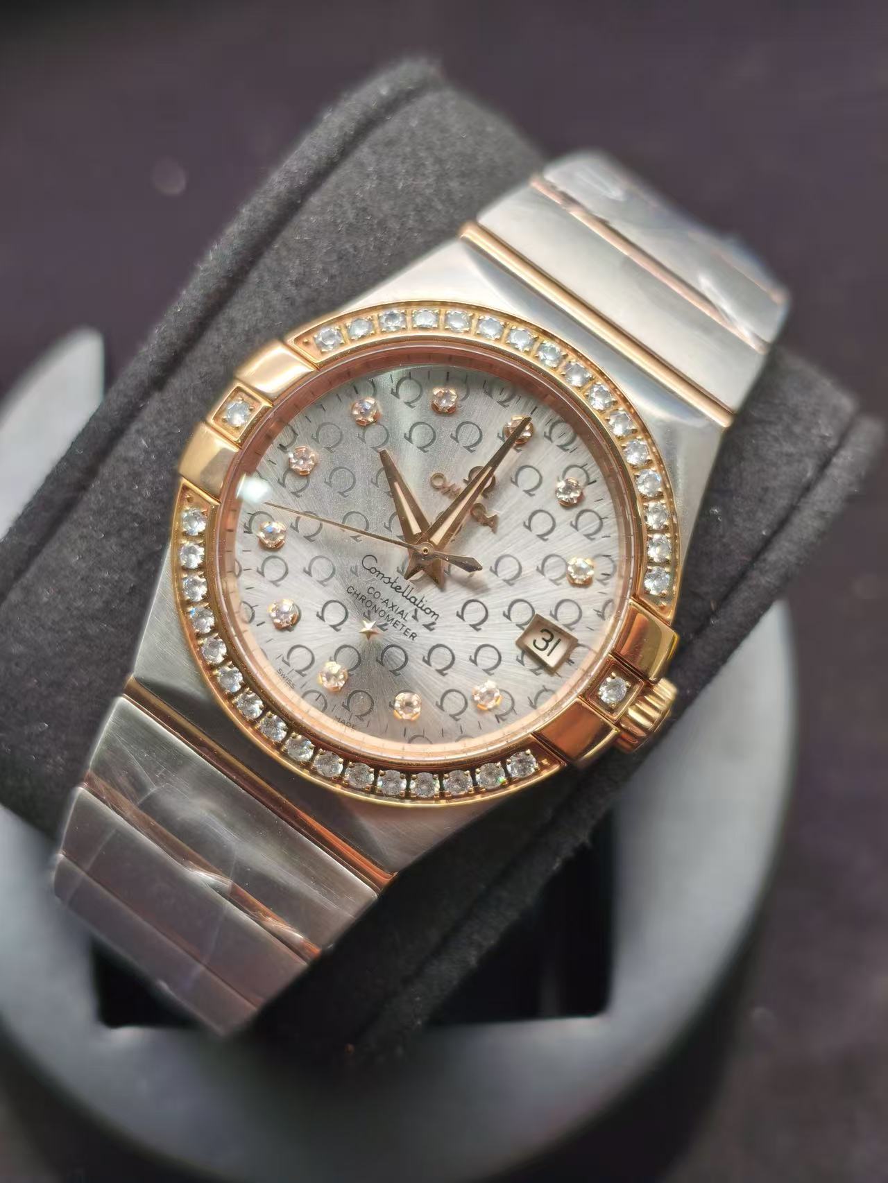 Omega 123.20.35.20.52.003 detail 2
