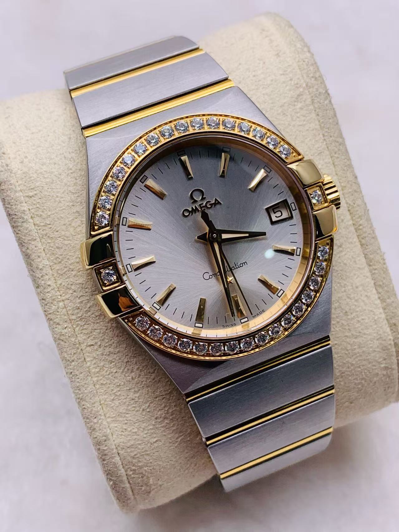 Omega 123.20.35.60.02.002 detail 2
