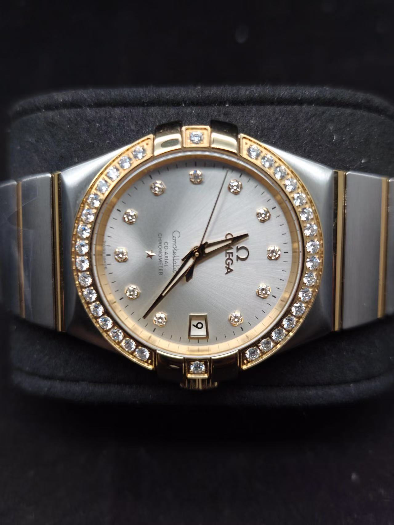 Omega 123.20.35.20.52.002 detail 3