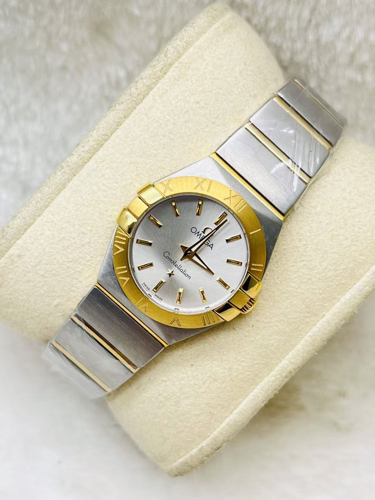 Omega 123.20.24.60.02.002 detail 2