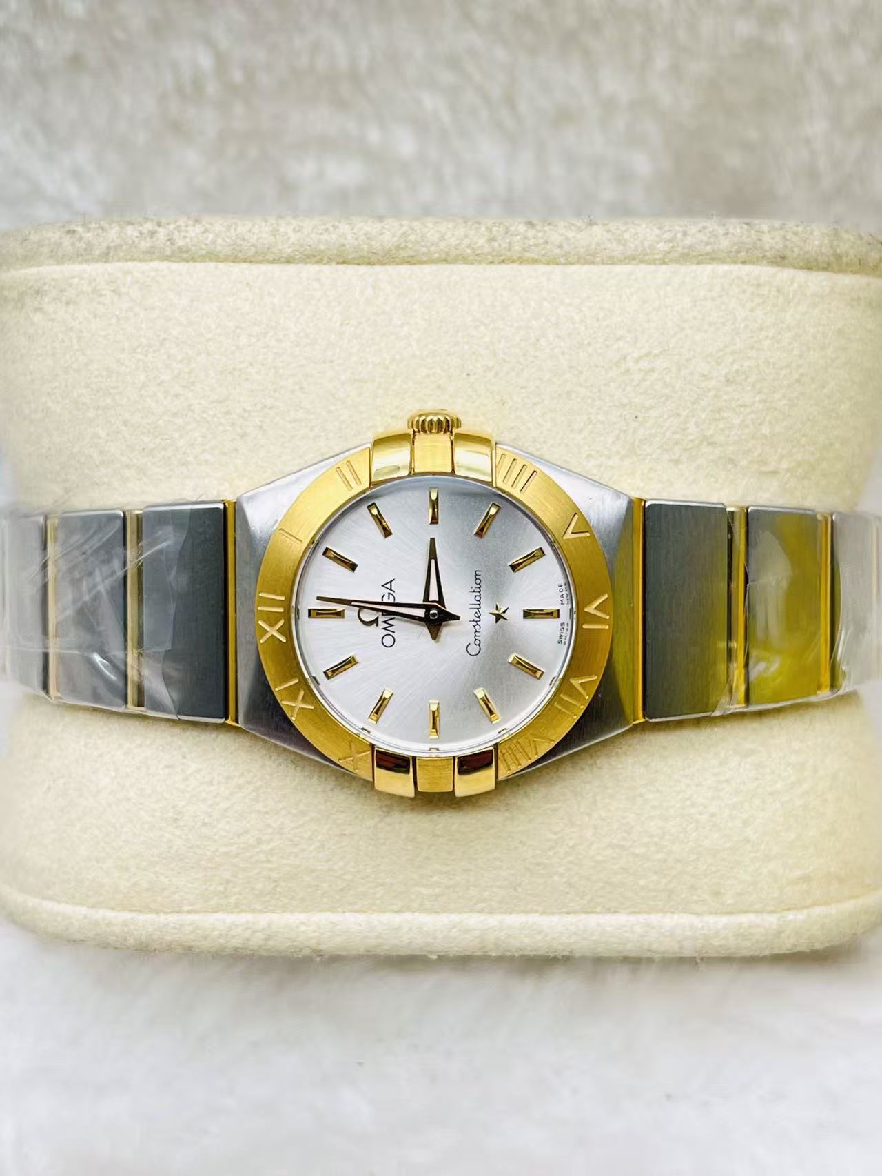Omega 123.20.24.60.02.002 detail 4
