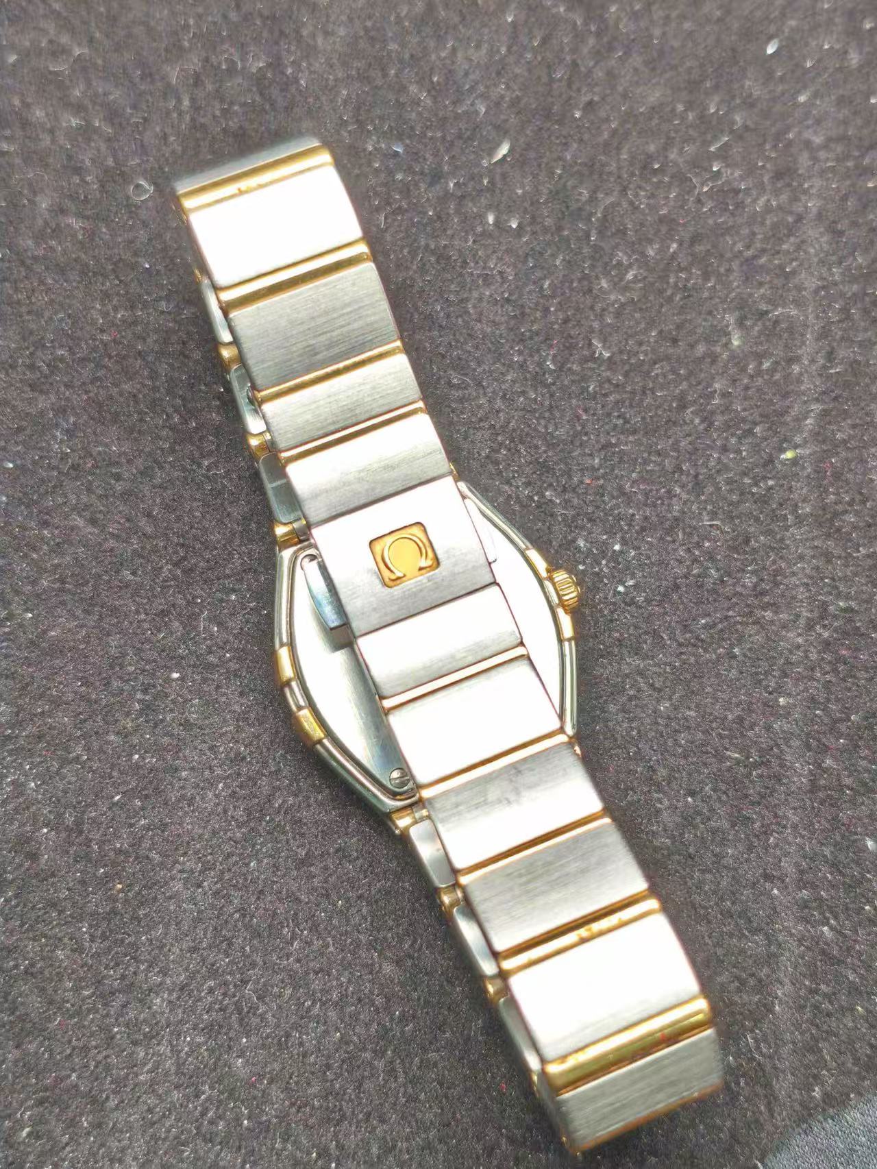 Omega 123.20.24.60.55.002 detail 3