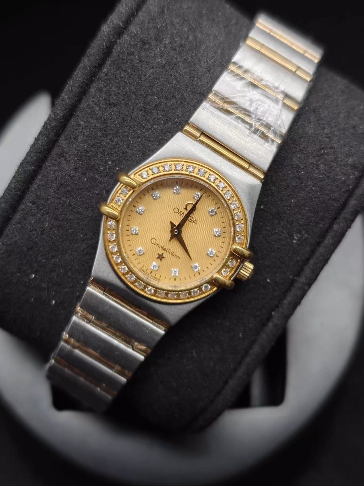 Omega 1262.15.00 detail 2