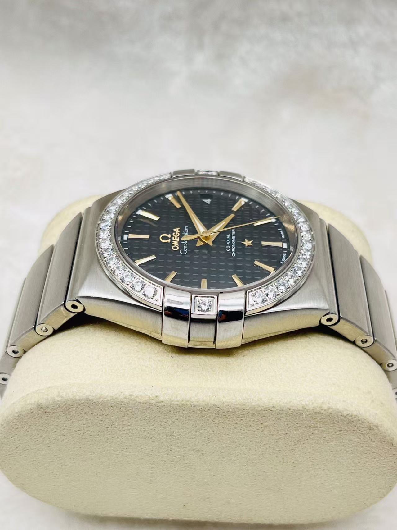 Omega 123.10.38.21.01.002 detail 1