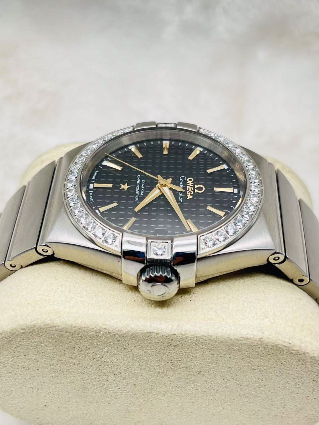 Omega 123.10.38.21.01.002 detail 3