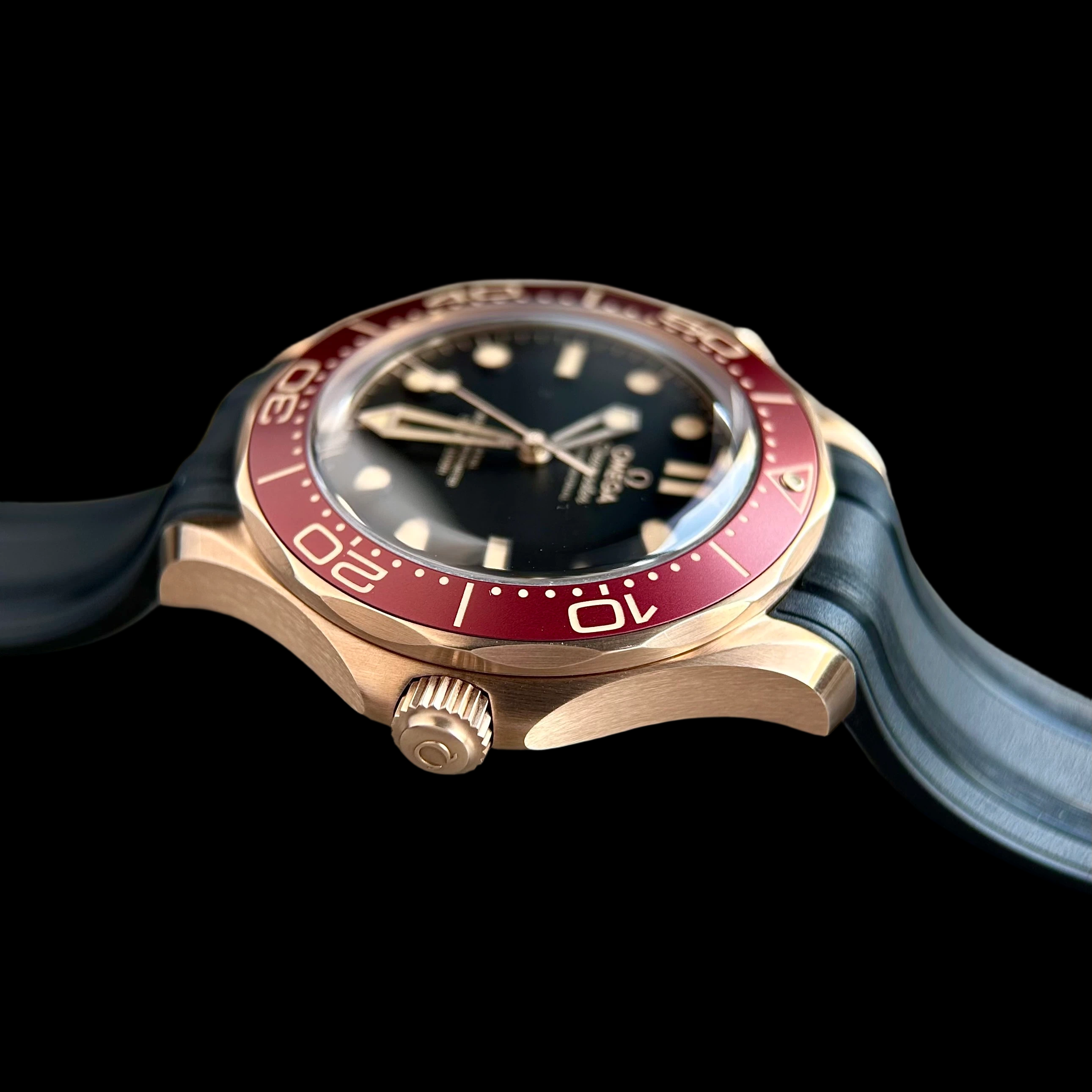 Omega 210.92.42.20.01.003 detail 2