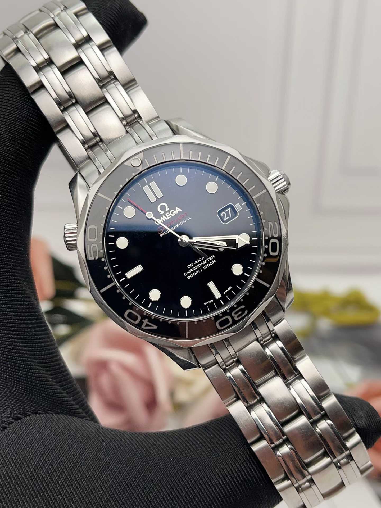 Omega 212.30.41.20.01.003 detail 2