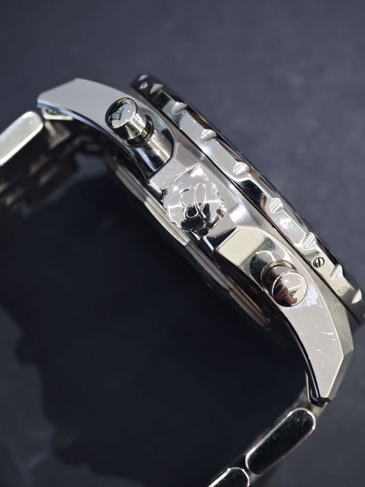 Breitling A2536313_B686 detail 1