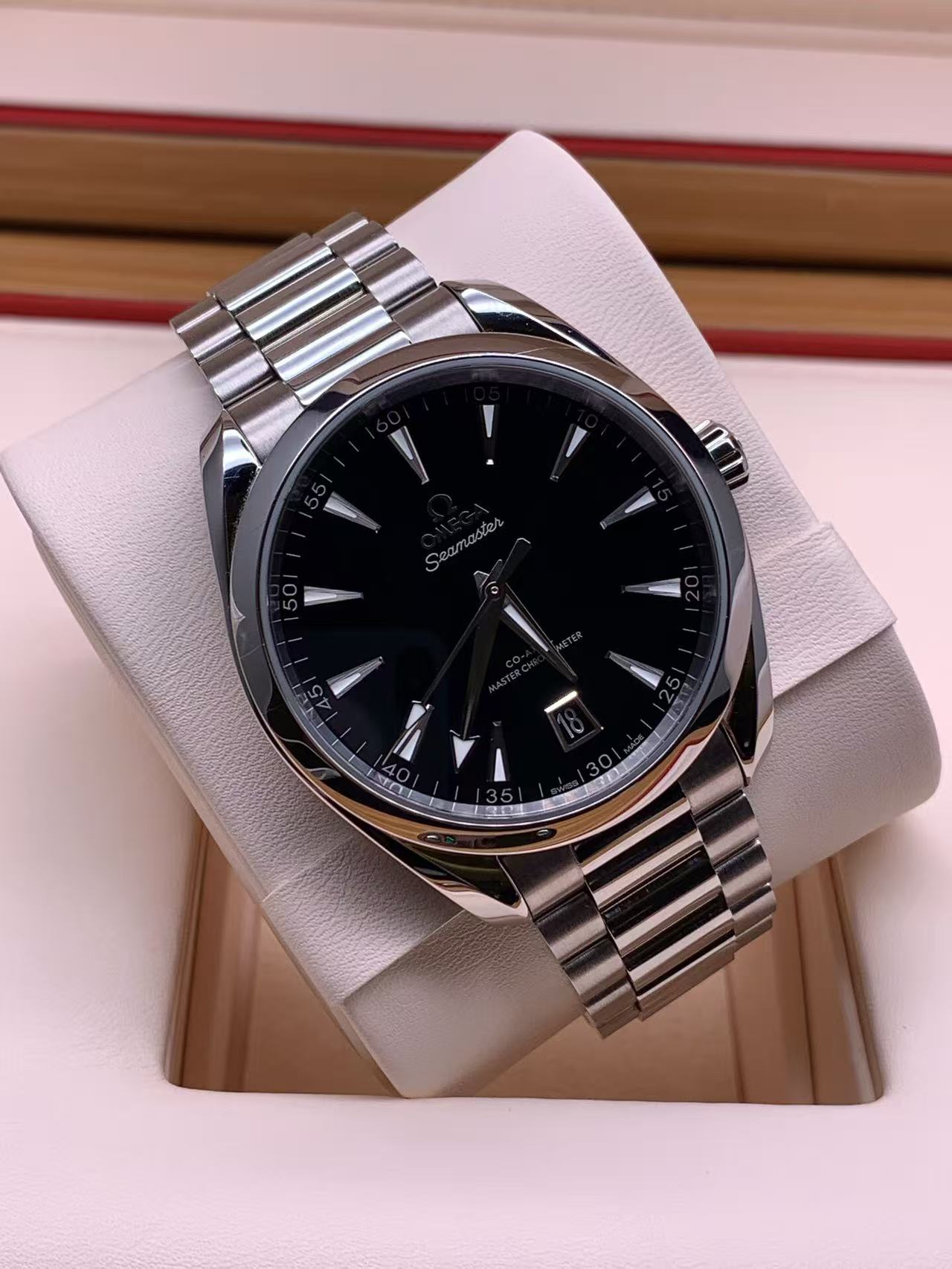 Omega 220.10.41.21.01.002 detail 1