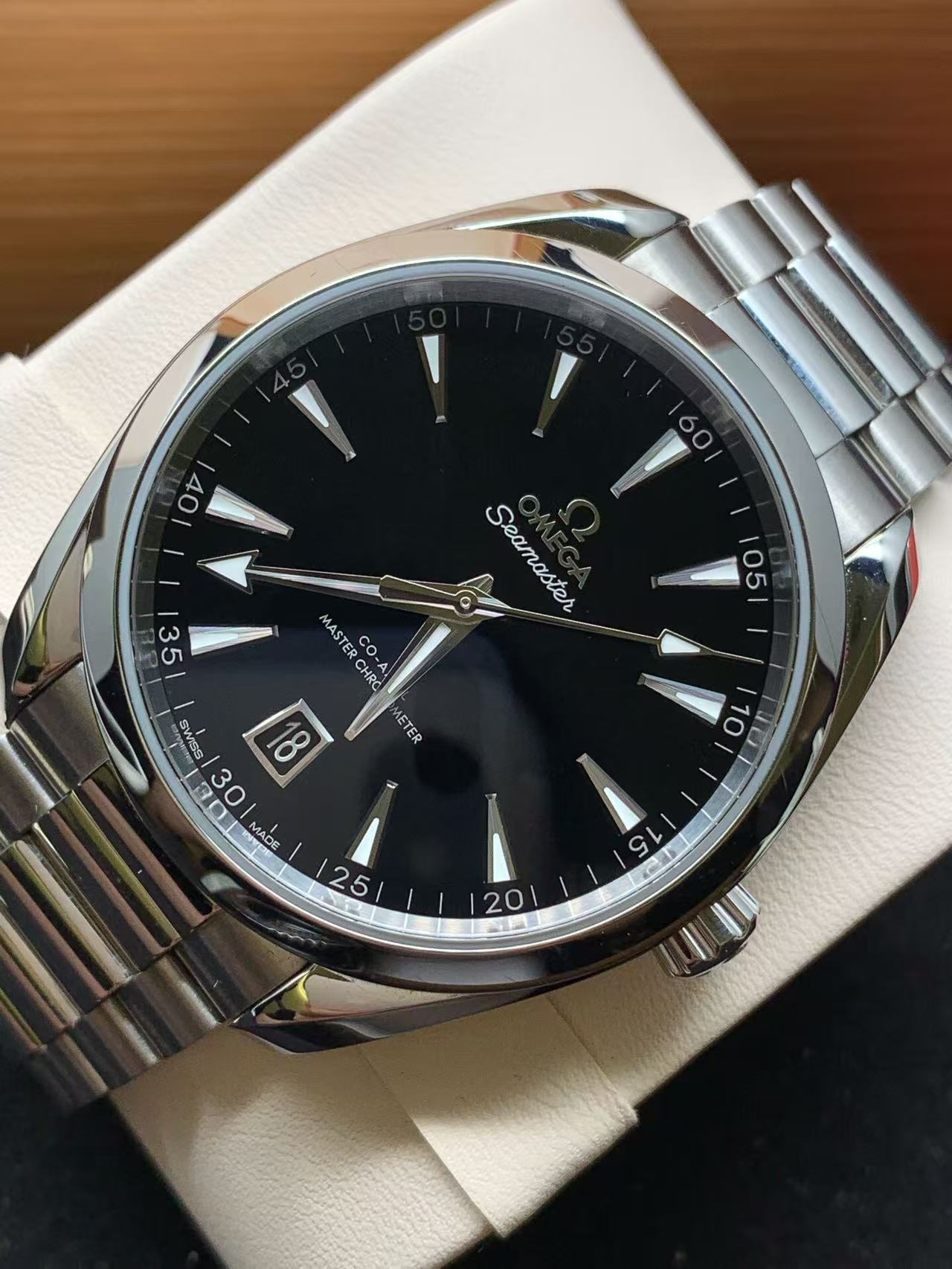 Omega 220.10.41.21.01.002 detail 2