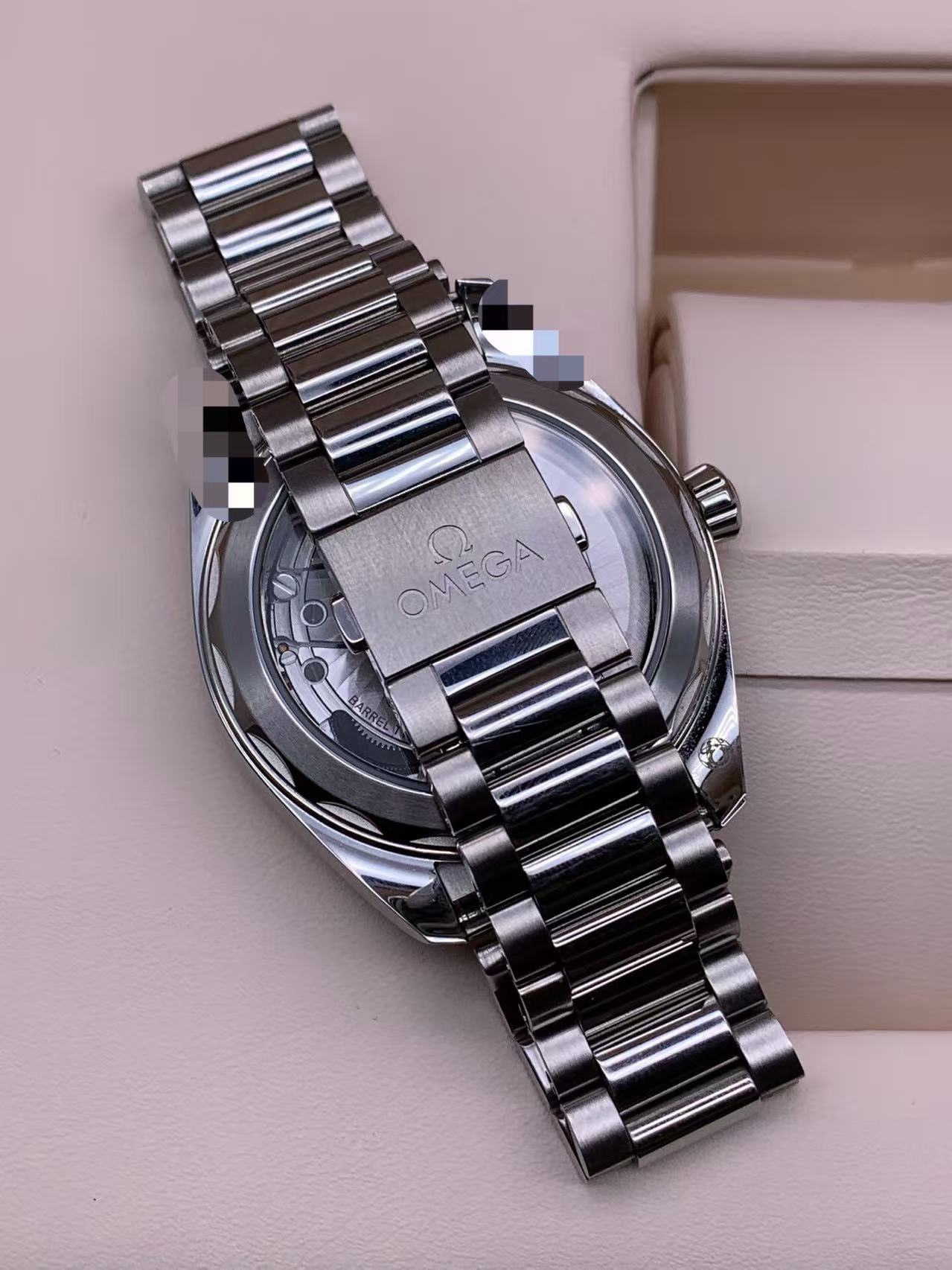 Omega 220.10.41.21.01.002 detail 3