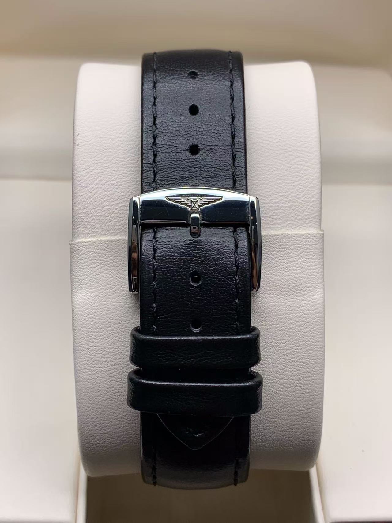Longines L1.650.4.52.2 detail 2