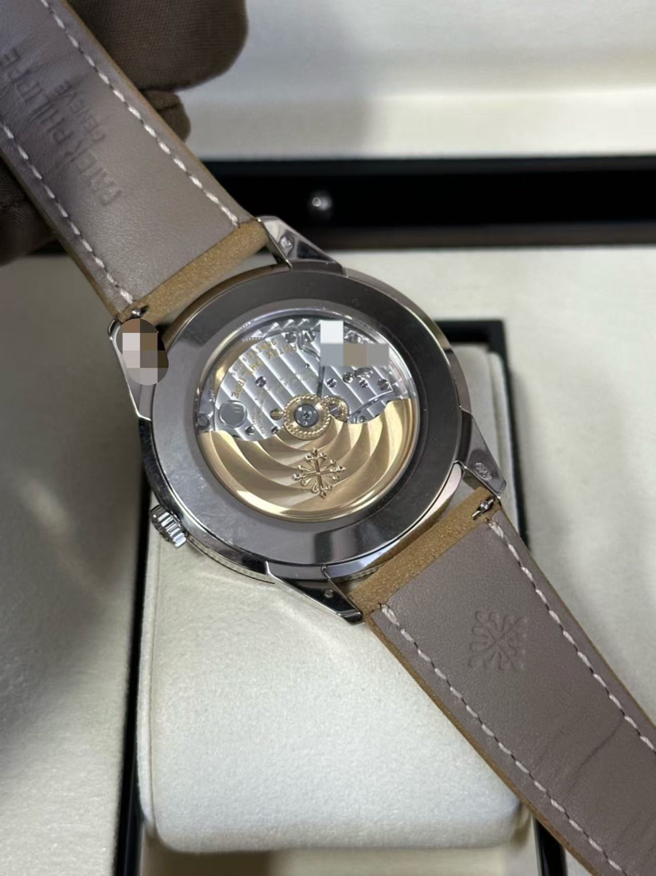 Patek Philippe 5226g detail 7