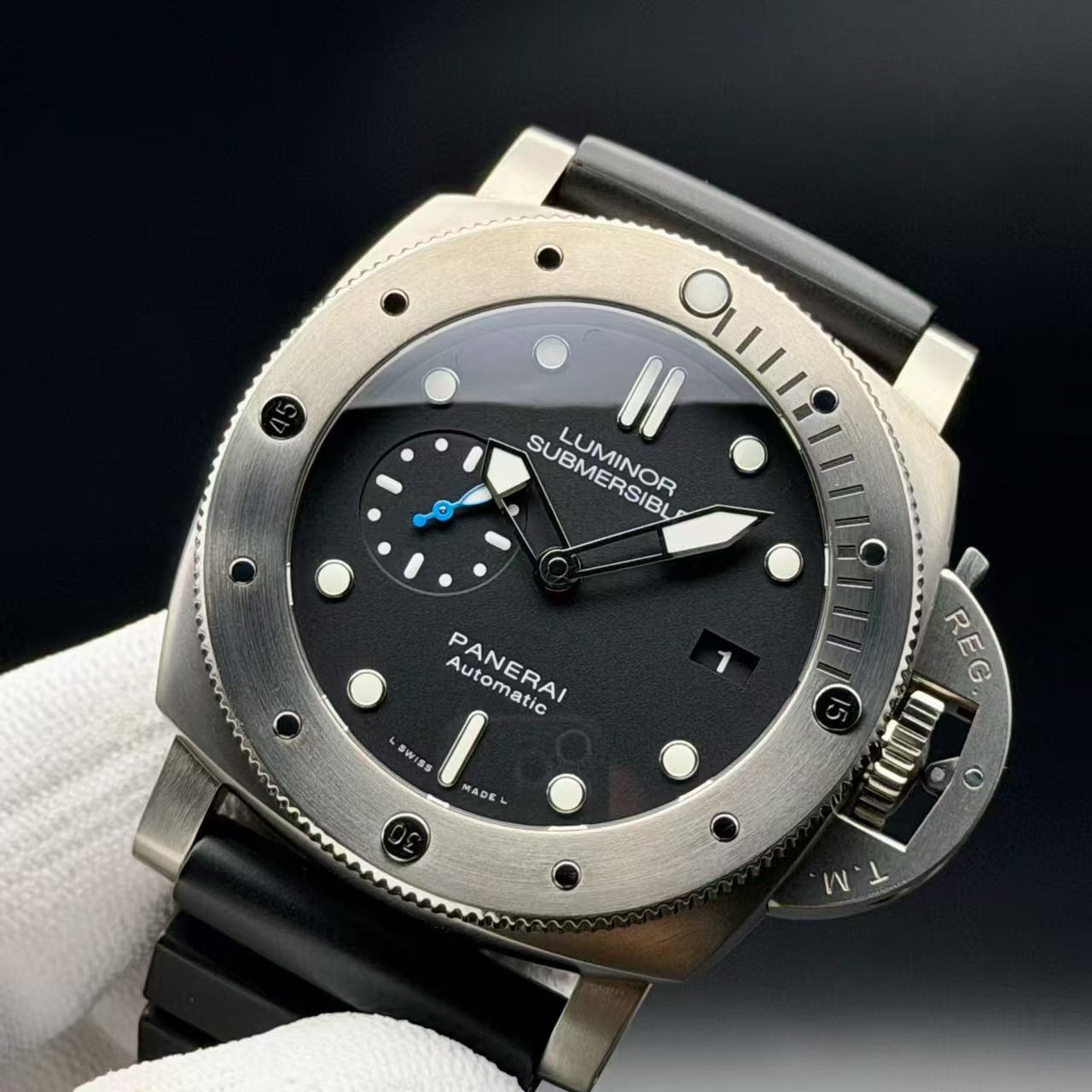 Panerai PAM01305 detail 1