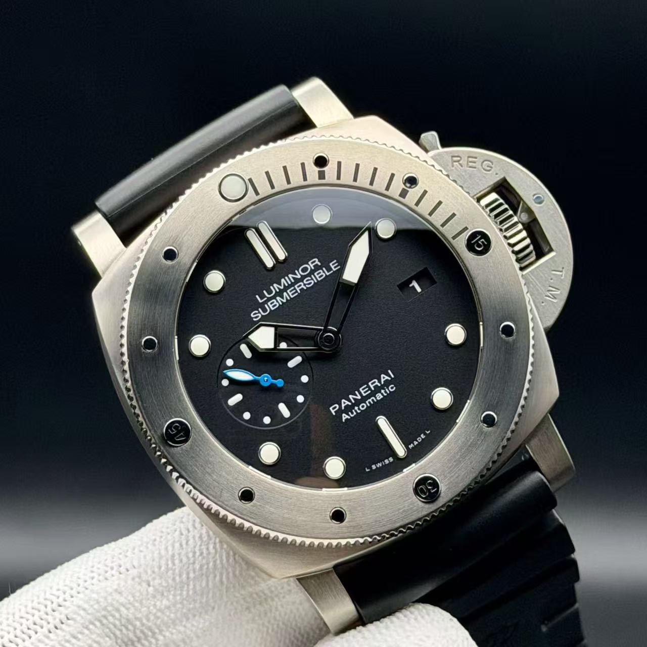 Panerai PAM01305 detail 2