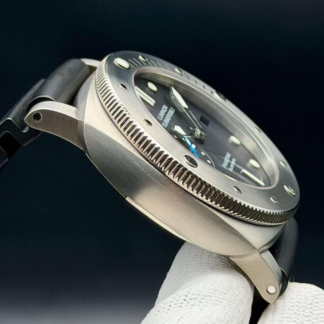 Panerai PAM01305 detail 4
