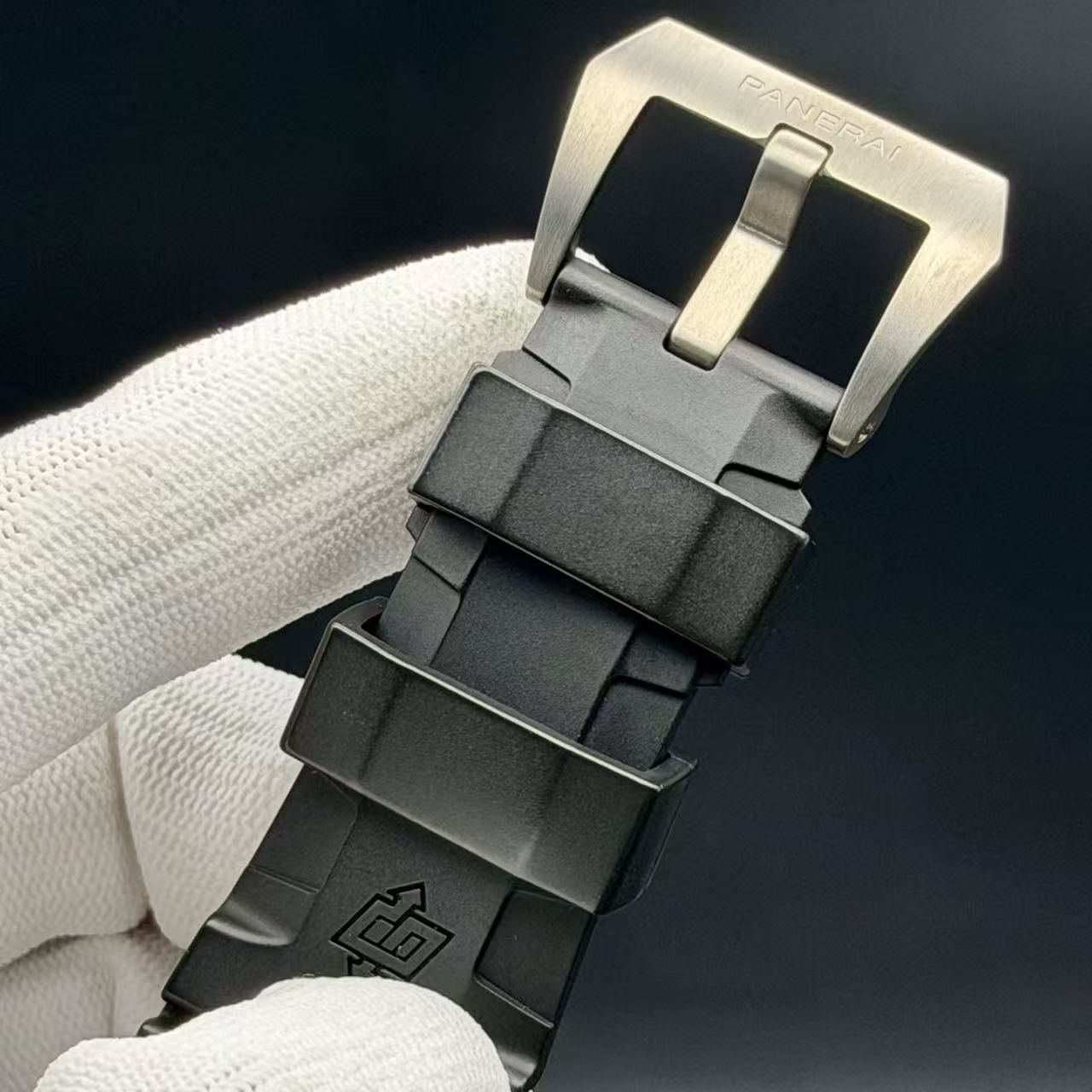 Panerai PAM01305 detail 6