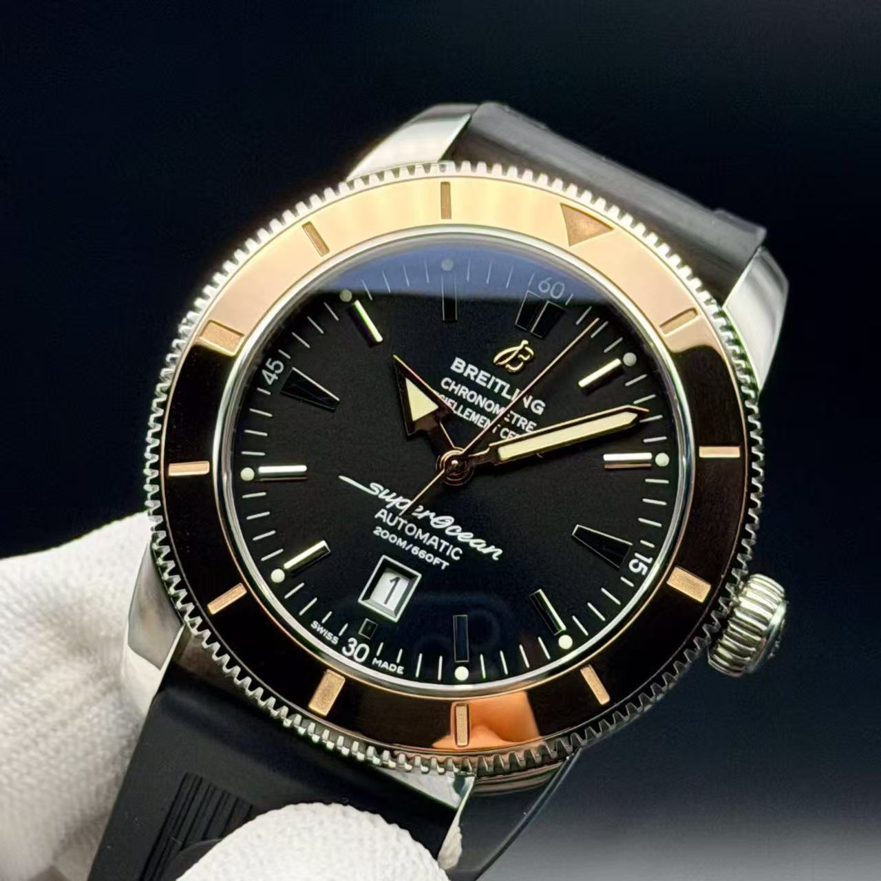Breitling U1732012 detail 1