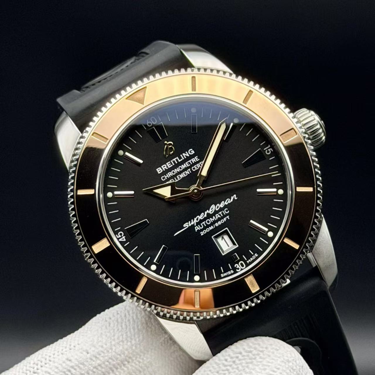 Breitling U1732012 detail 2