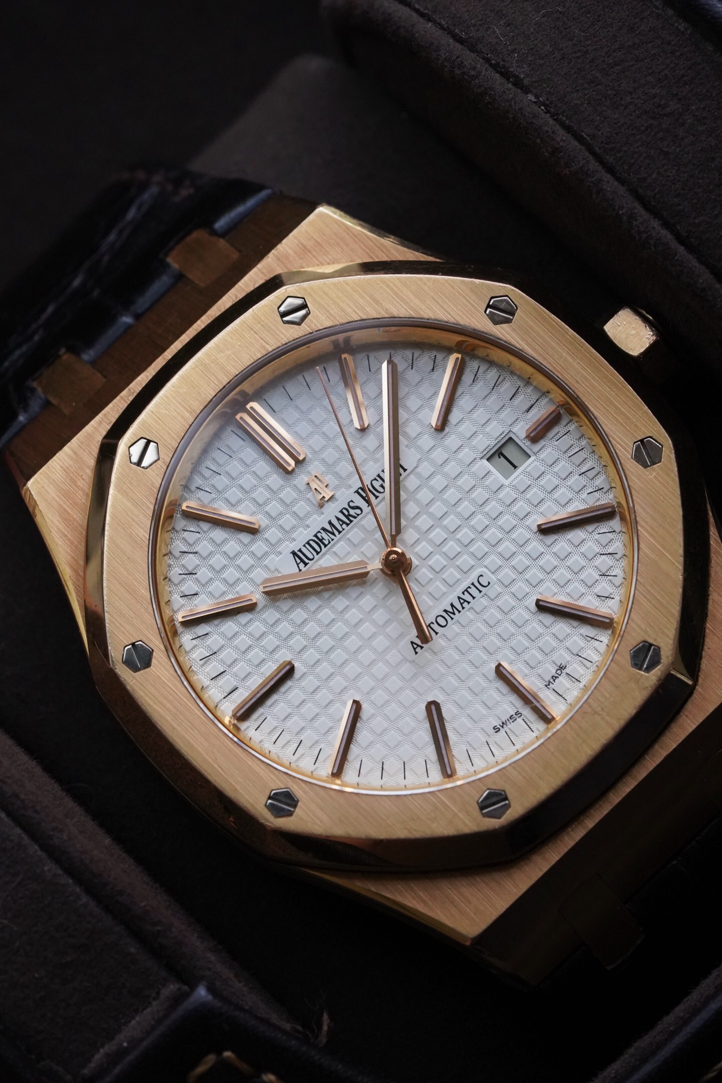 Audemars Piguet 15400OR detail 2