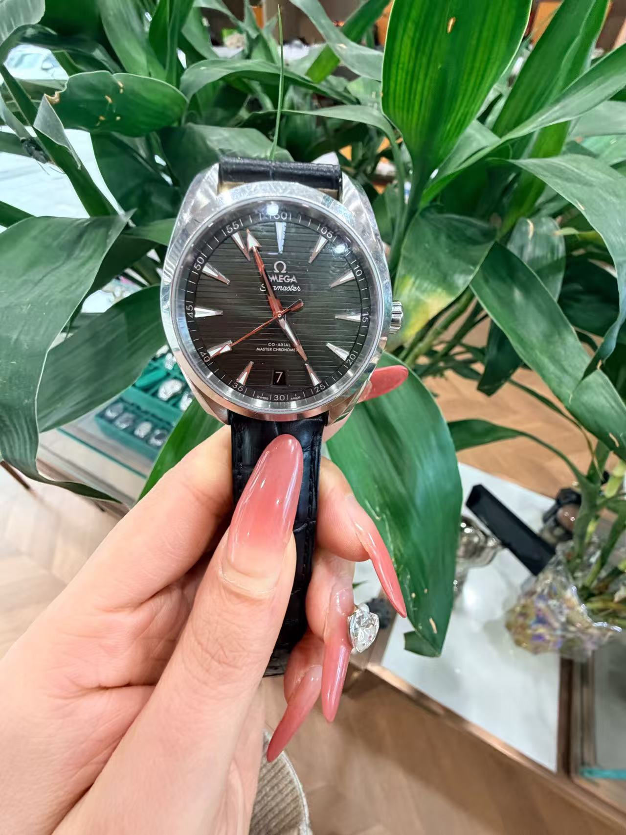 Omega 220.13.41.21.10.001