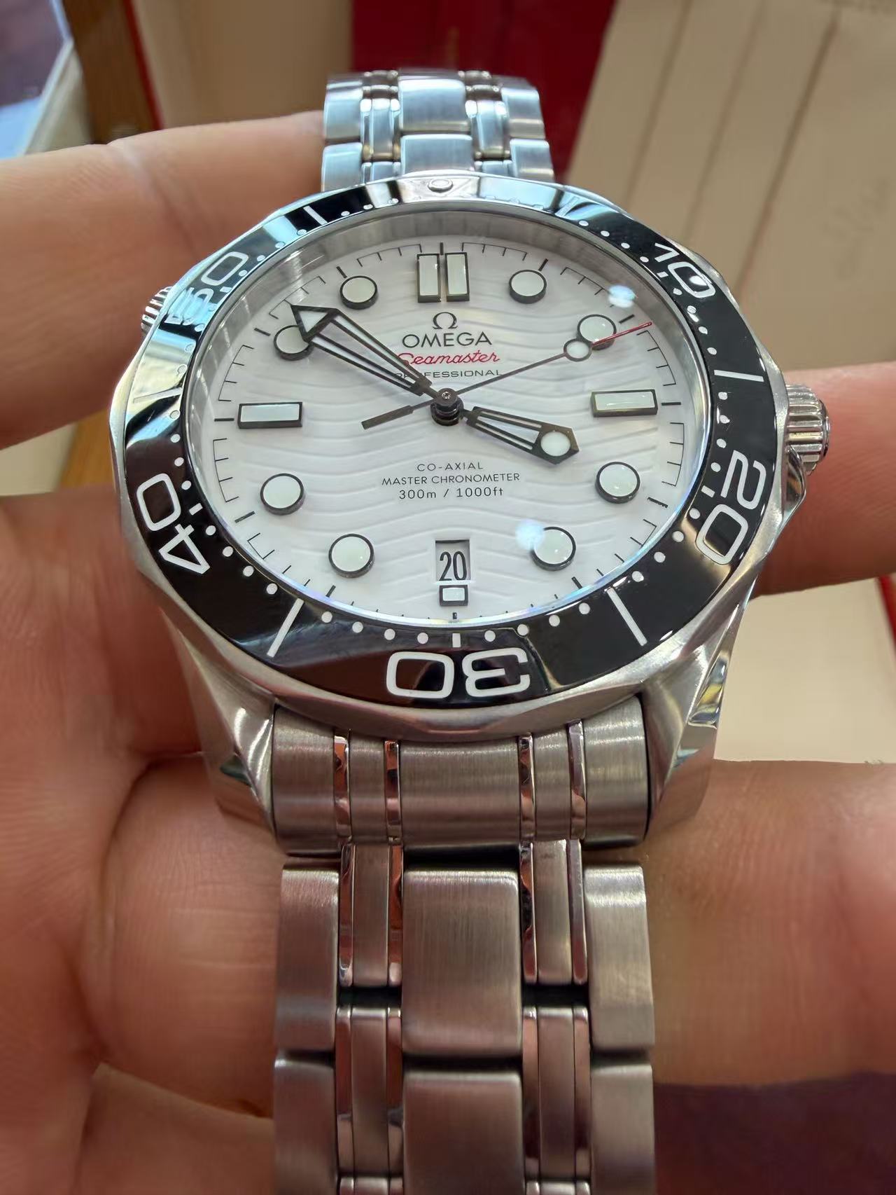 Omega 210.30.42.20.04.001 detail 3