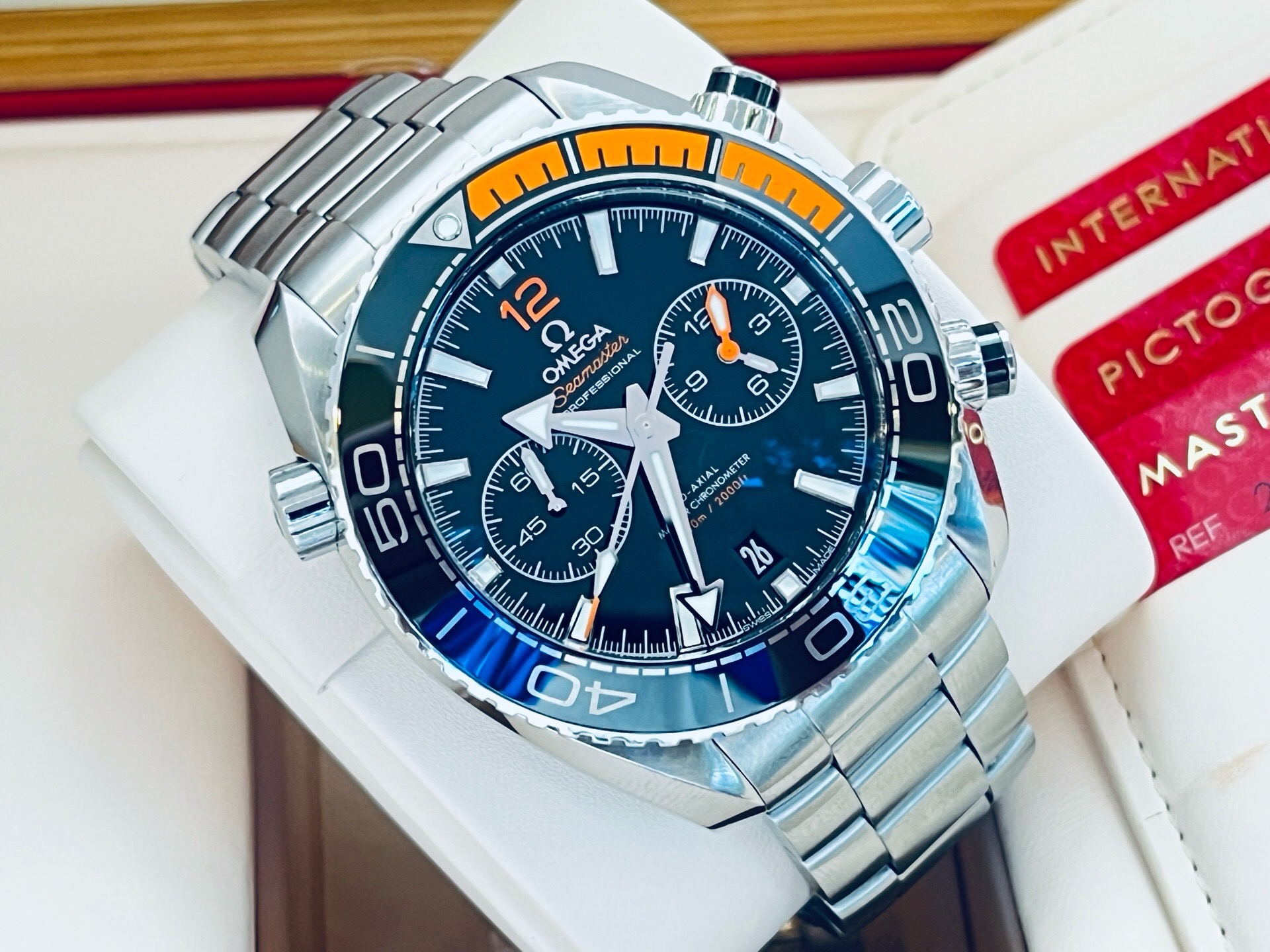 Omega 215.30.46.51.01.002 detail 2