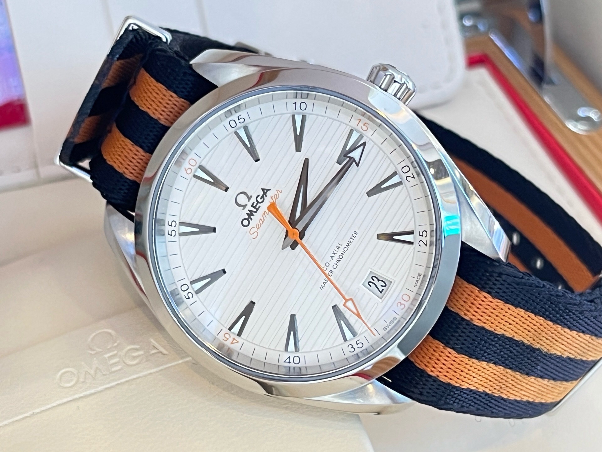 Omega 220.12.41.21.02.003 detail 6