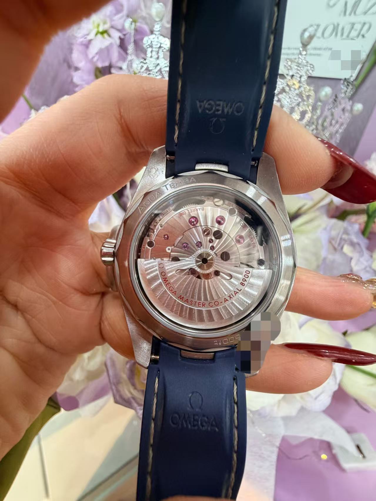 Omega 220.13.41.21.03.001 detail 2