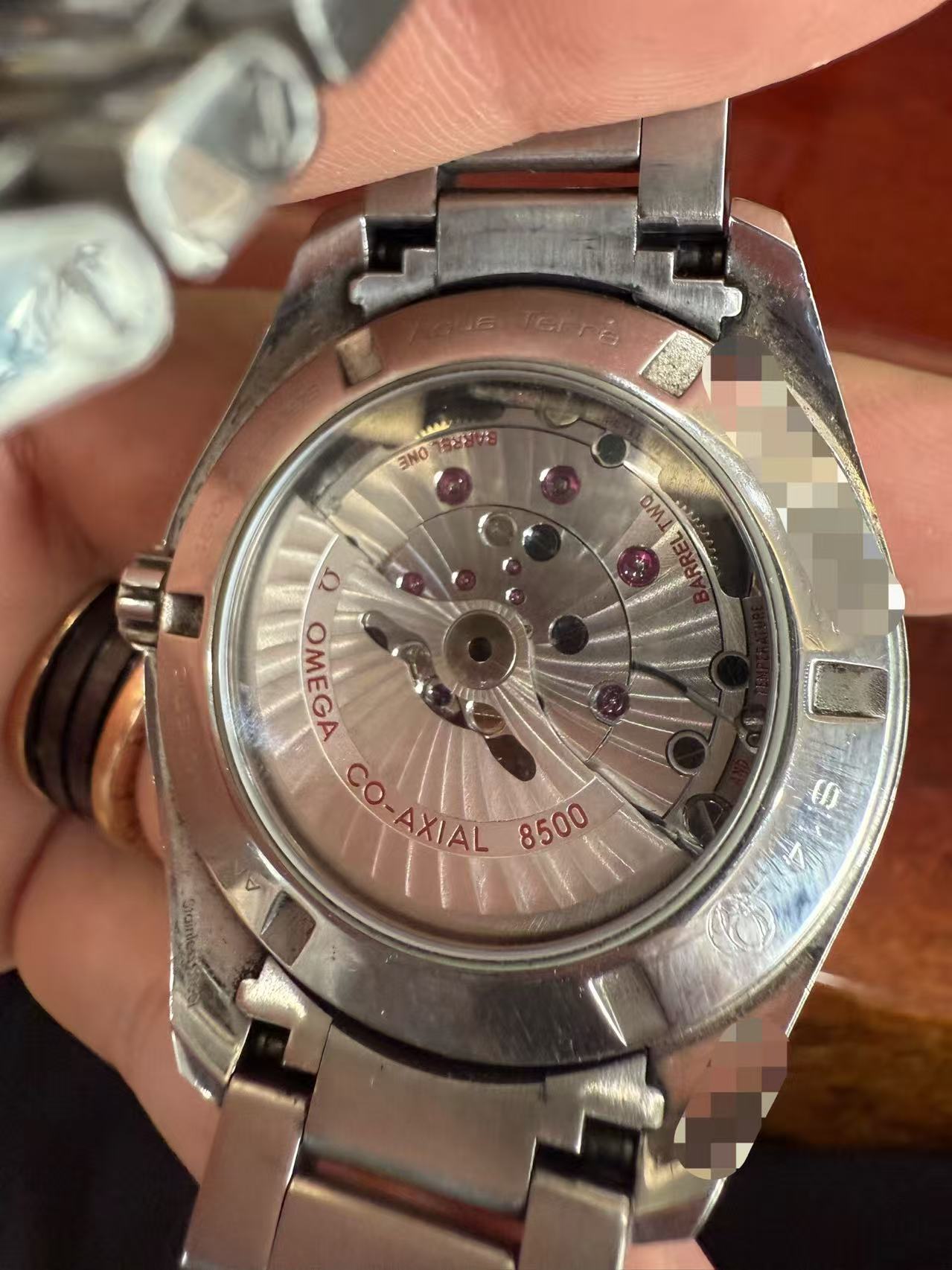 Omega 231.10.42.21.02.003 detail 2