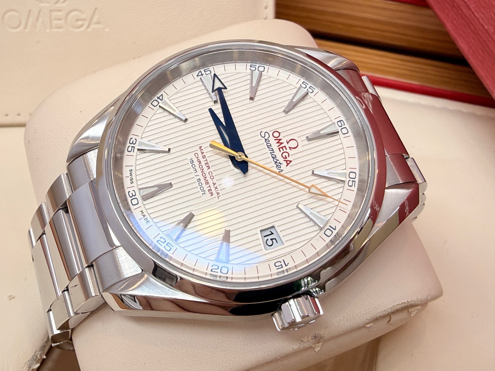 Omega 231.10.42.21.02.004 detail 2
