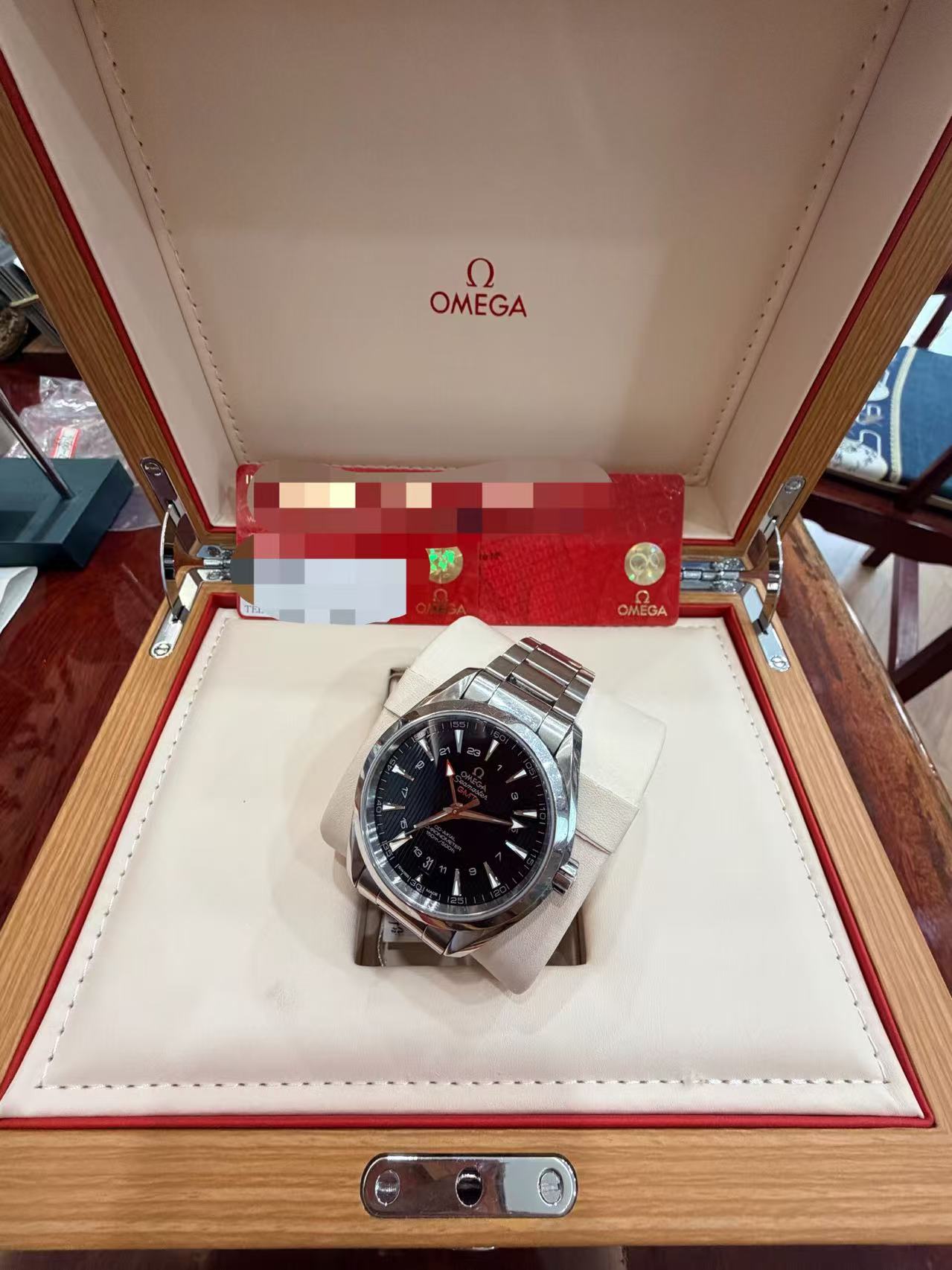 Omega 231.10.43.22.01.001 detail 2