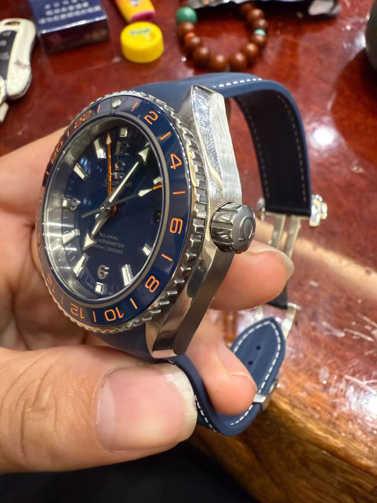 Omega 232.32.44.22.03.001 detail 2