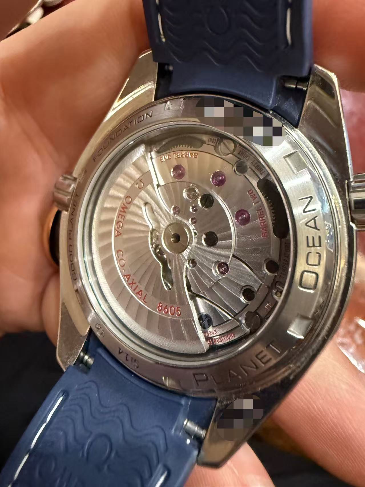 Omega 232.32.44.22.03.001 detail 3
