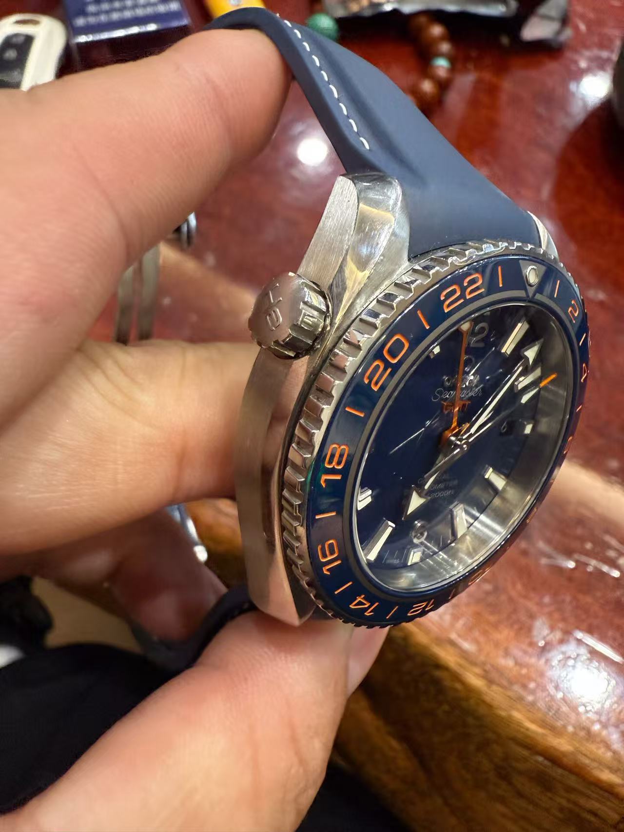 Omega 232.32.44.22.03.001 detail 1