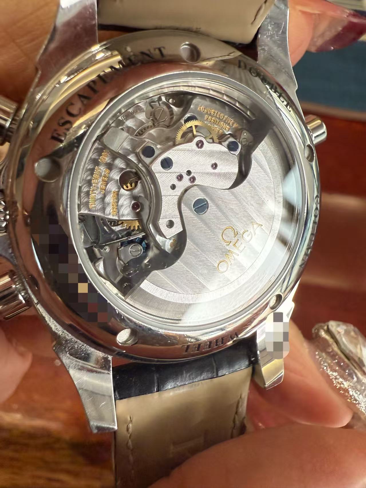 Omega 4847.30.31 detail 3