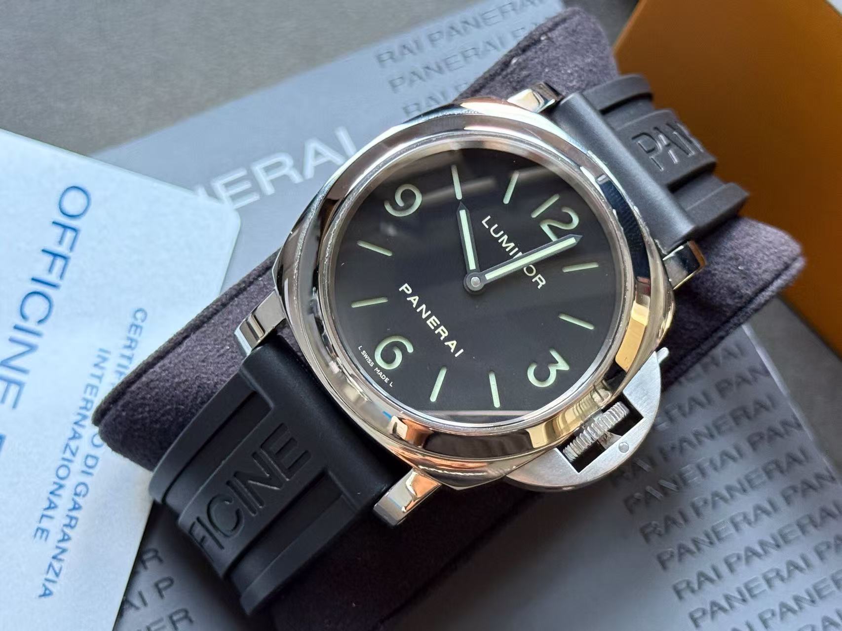 Panerai PAM00112 detail 1