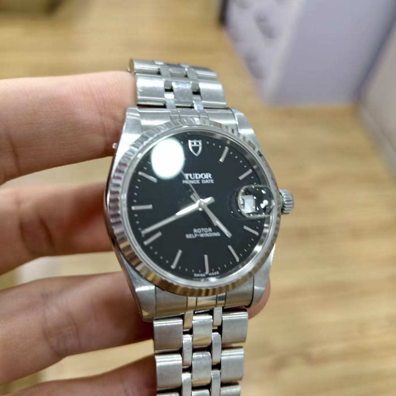 Tudor m74034-0001 detail 1