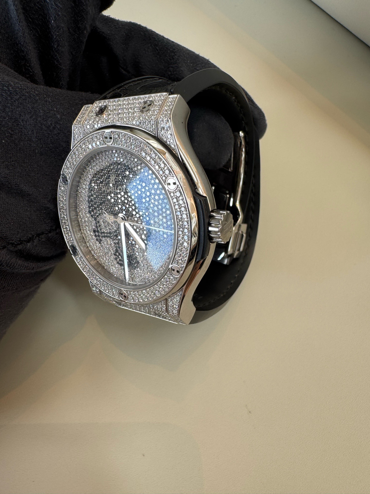 Hublot 542.NX.9000.LR.1704.SKULL detail 2