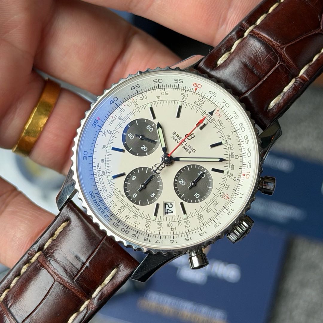 Breitling AB0121211G1P1 detail 1
