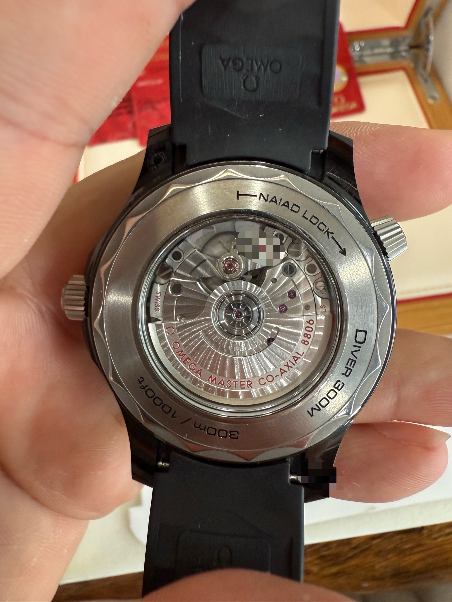 Omega 210.92.44.20.01.001 detail 3