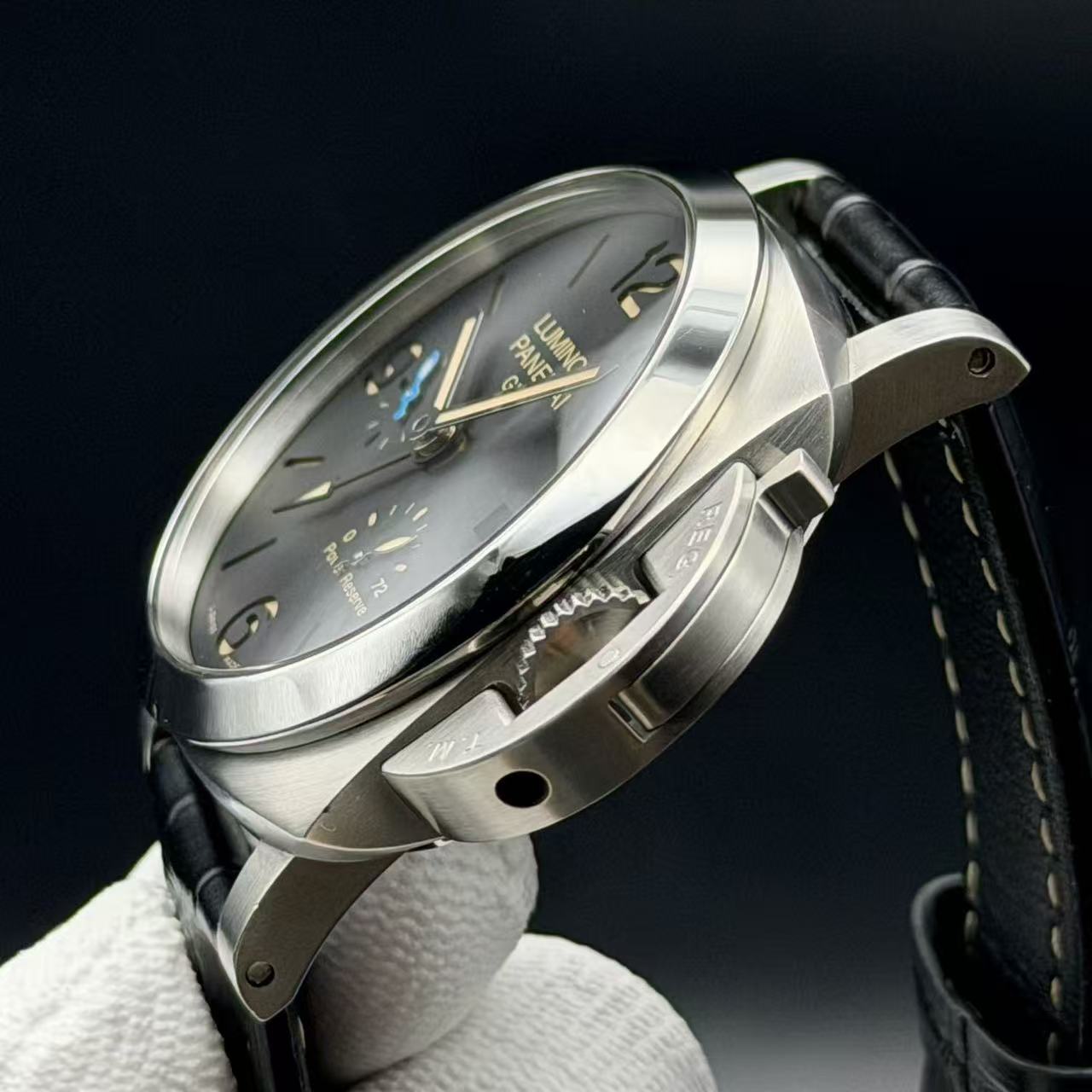 Panerai PAM01321 detail 3