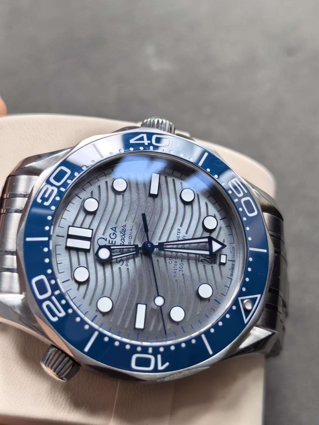 Omega 210.30.42.20.06.001 detail 1
