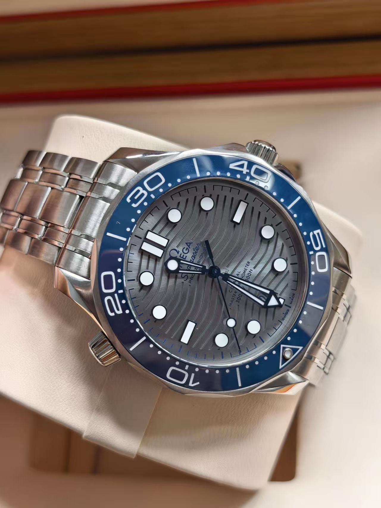 Omega 210.30.42.20.06.001 detail 4