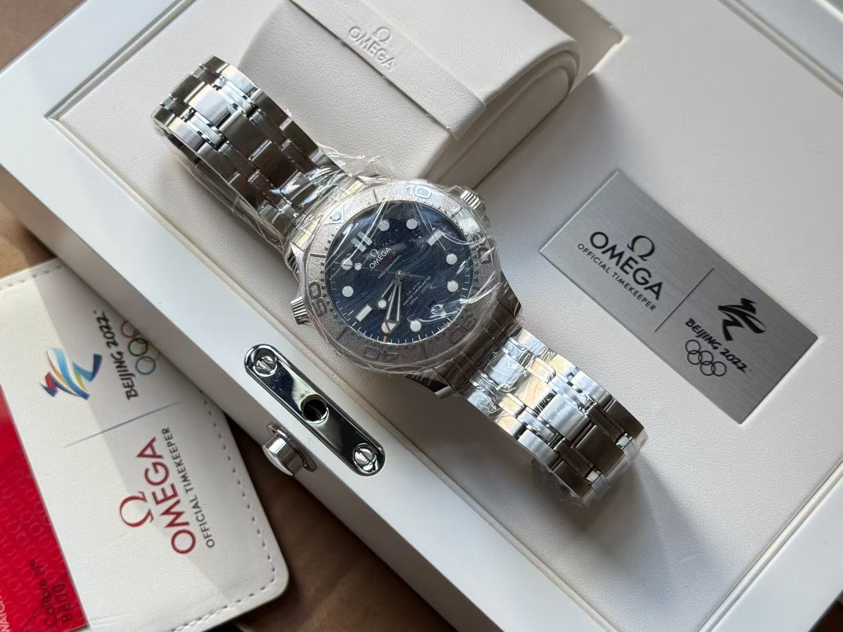 Omega 522.30.42.20.03.001 detail 2