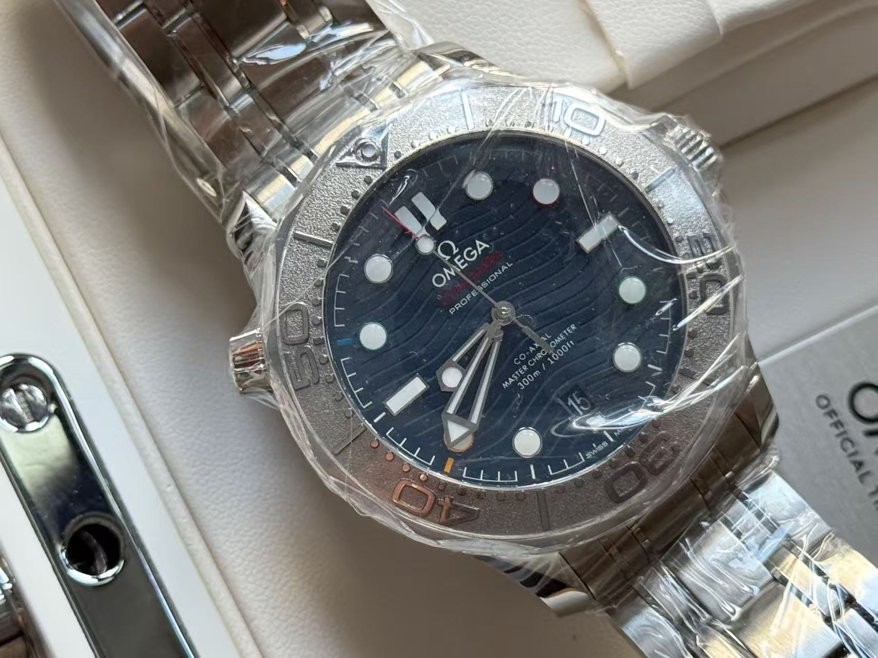Omega 522.30.42.20.03.001 detail 5