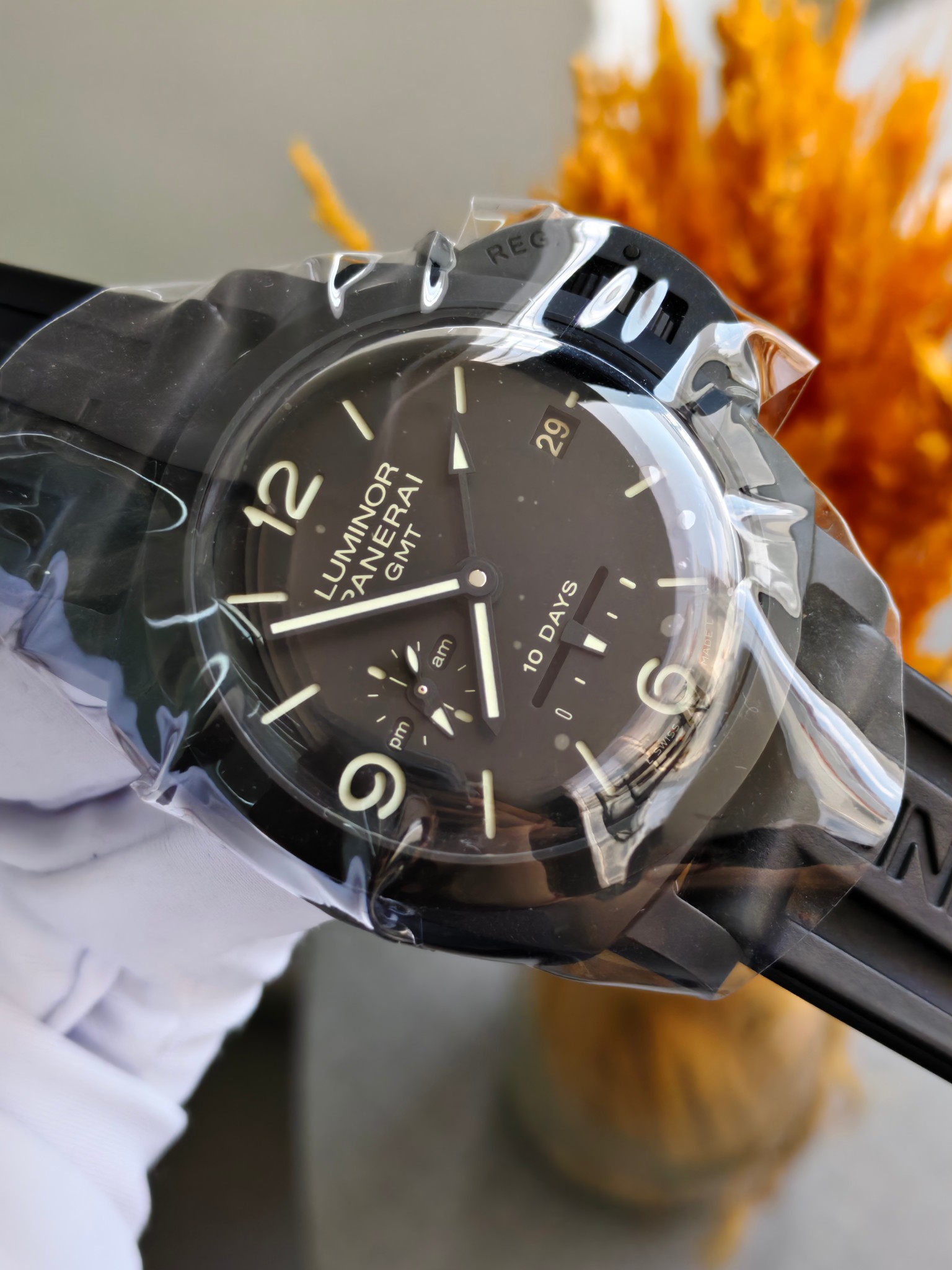 Panerai PAM00335 detail 2