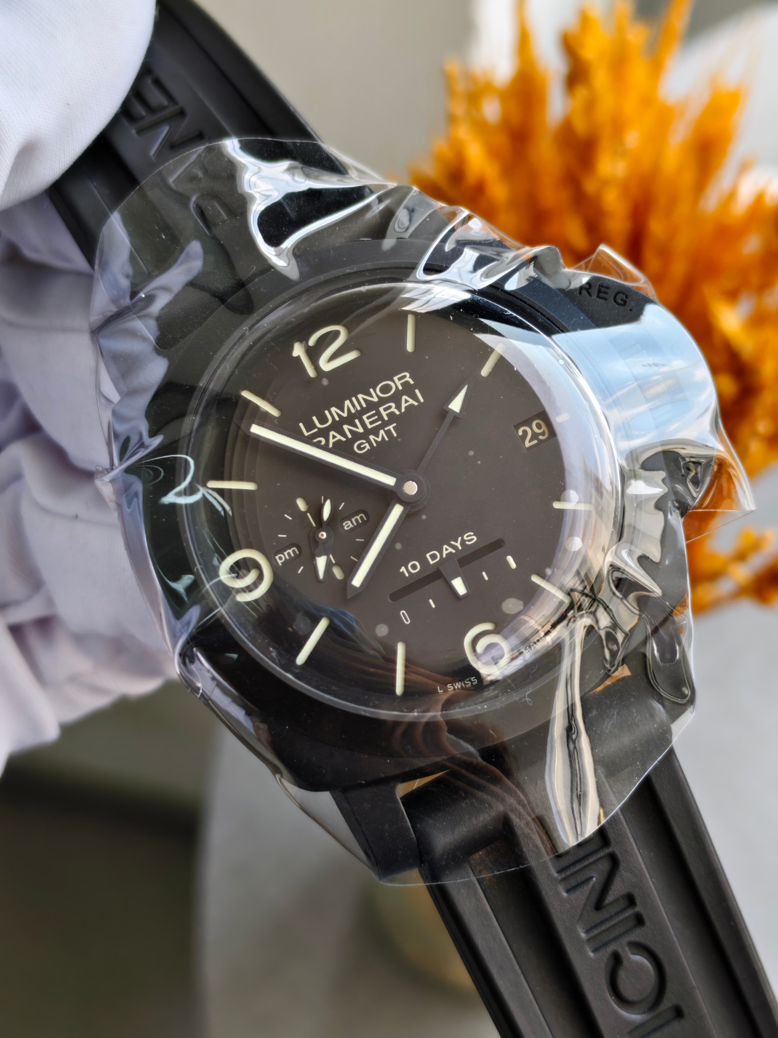 Panerai PAM00335 detail 3